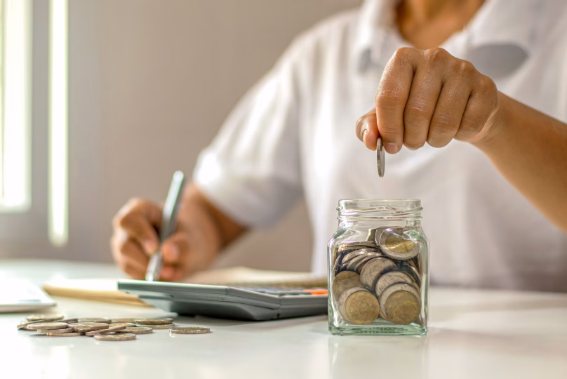 Dirigeant d’entreprise travaillant sur la gestion de son patrimoine avec un conseiller Vision Conseil